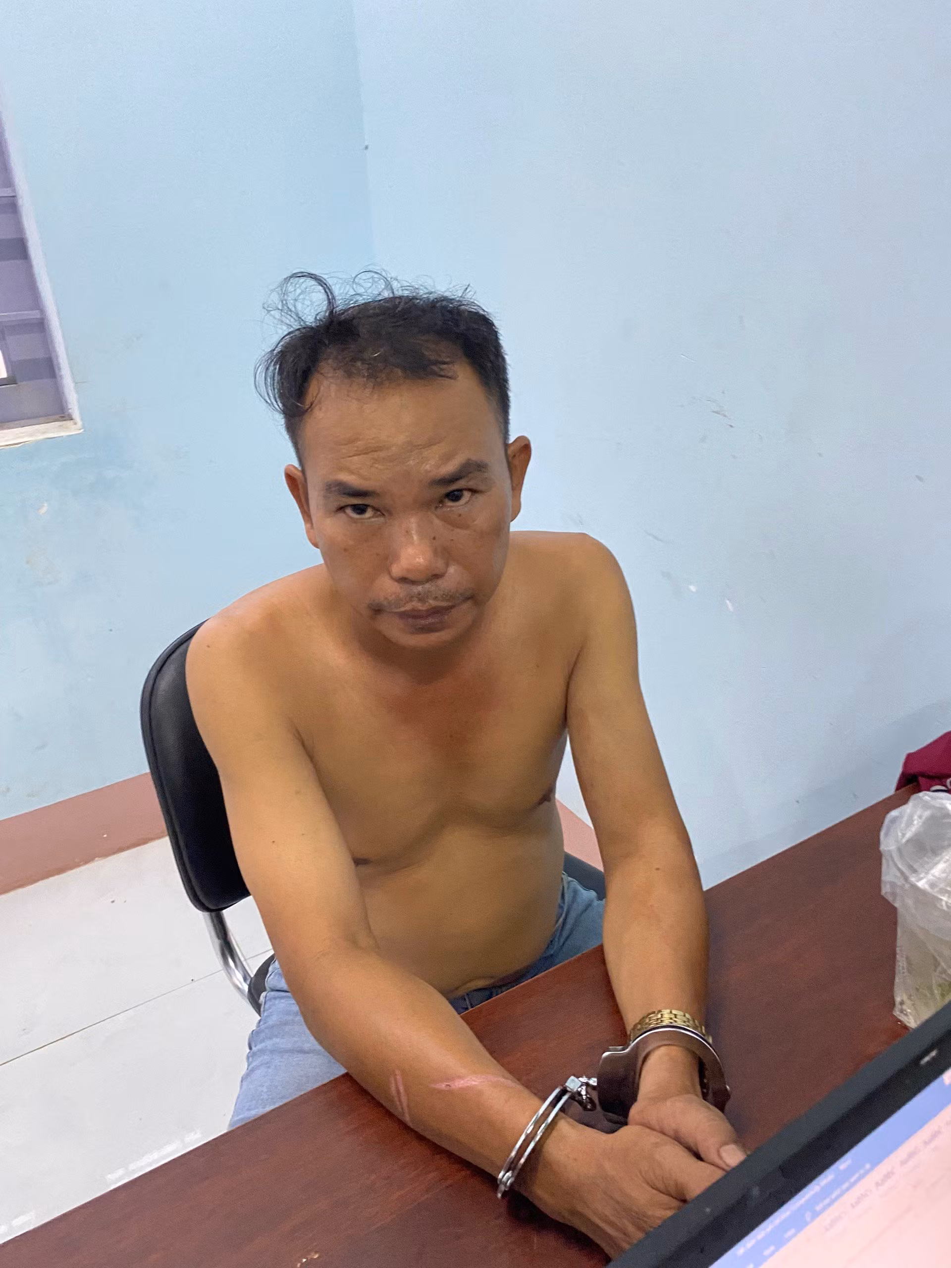 Án mạng từ mâu thuẫn chiếc loa kẹo kéo -0