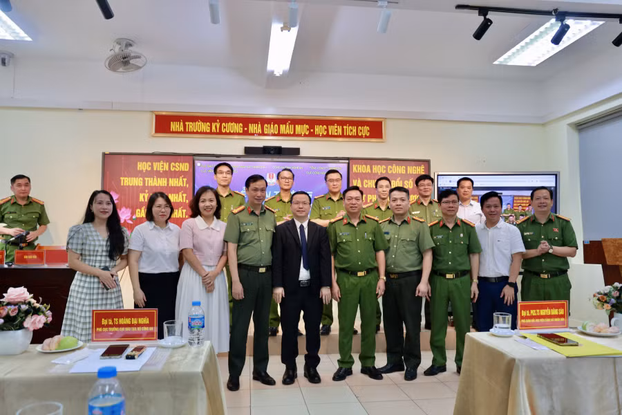 Học viện CSND khai trương phòng học trực tuyến đầu tiên kết nối với Công an địa phương -0