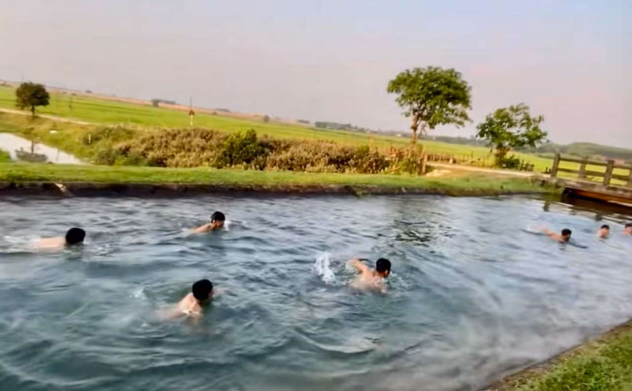 Phụ huynh lơ là, trẻ em đuối nước thương tâm trên kênh rạch -0