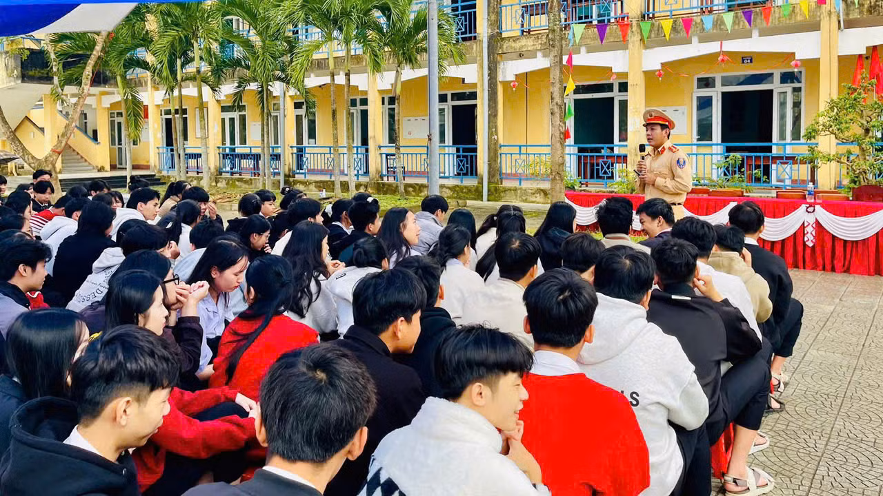 Răn đe, xử lý nghiêm thanh thiếu niên có dấu hiệu vi phạm an toàn giao thông -0