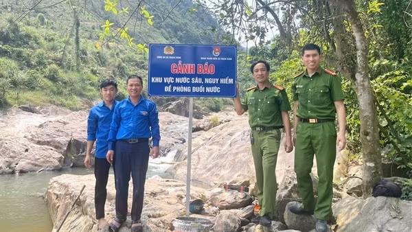 Công an xã chủ động phòng ngừa đuối nước