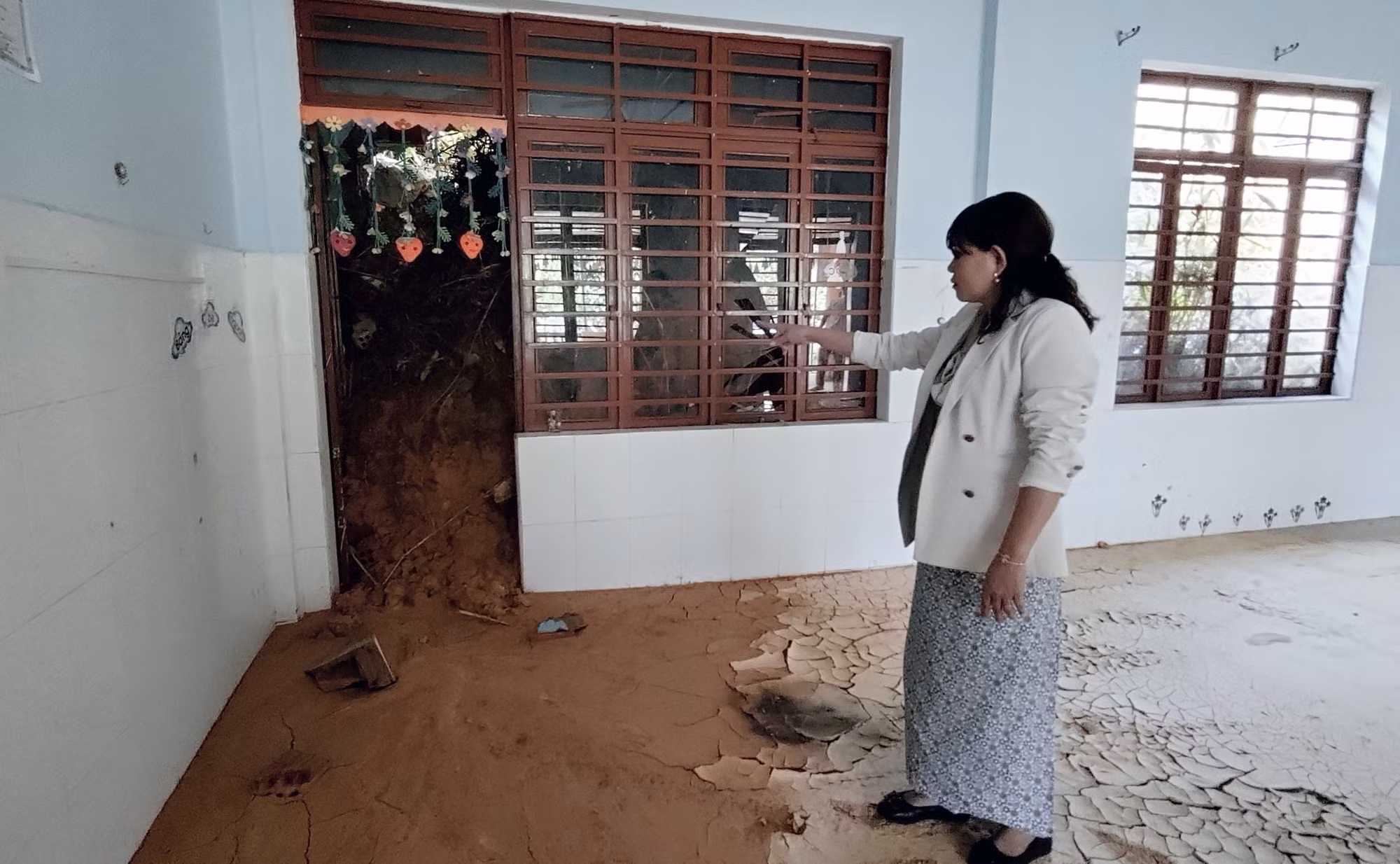 Sau vụ núi lở làm sập trường ở xã Đông Giang, Đà Nẵng: 52 trẻ mầm non người Cơ Tu phải học nhờ đến bao giờ? -0