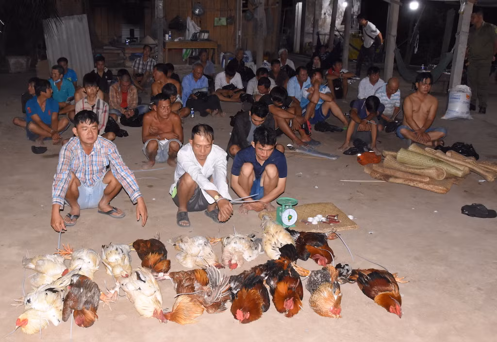 bản sao hiện trường vụ đánh bạc tại xã long hưng. ảnh lê hoài.jpeg -0