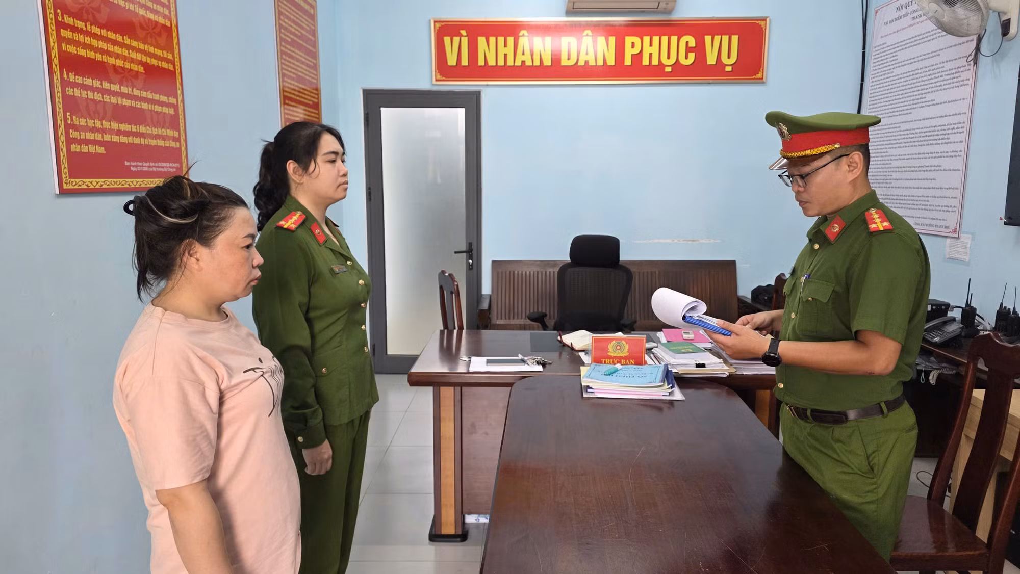 Đà Nẵng: Bắt khẩn cấp người phụ nữ đánh 2 nhân viên gác chắn đường sắt -0