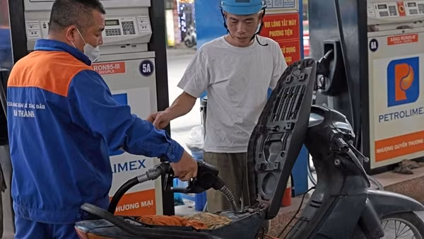 Bộ Công Thương nói gì khi doanh nghiệp giảm mạnh chiết khấu xăng dầu cho đại lý?