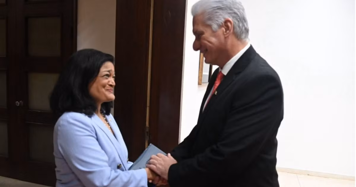Hai nghị sĩ Mỹ chia sẻ gì trong chuyến thăm năm ngày tới Cuba? -0