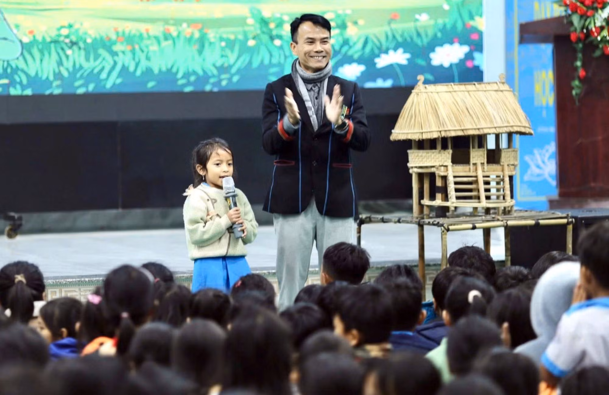 Người thầy gần 3 thập kỷ “gieo chữ” nơi biên thùy -0
