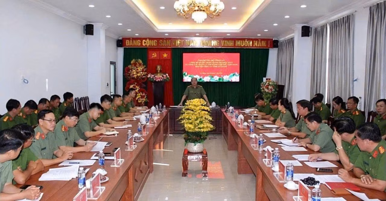 Thanh tra Bộ Công an công bố quyết định thanh tra đột xuất tại Công an tỉnh An Giang -0