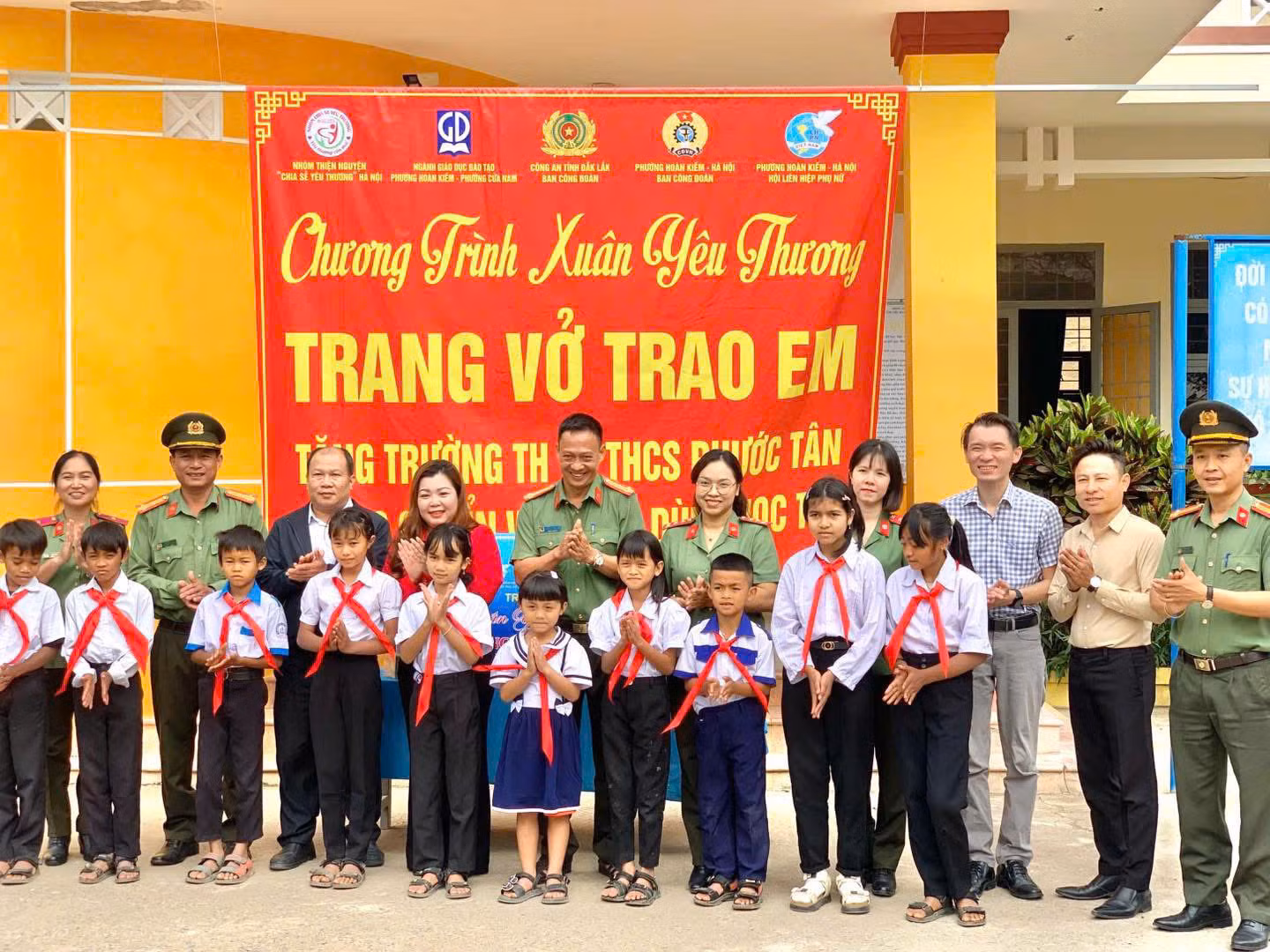 Công an đồng hành cùng các già làng xây dựng thế trận an ninh ở xã Tây Sơn -0