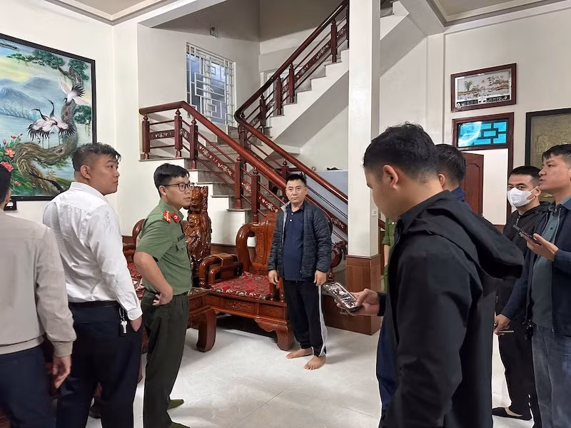 Khởi tố 12 đối tượng trong đường dây tổ chức người trốn&nbsp;sang các nước châu Âu và Mỹ bằng thị thực du lịch -1