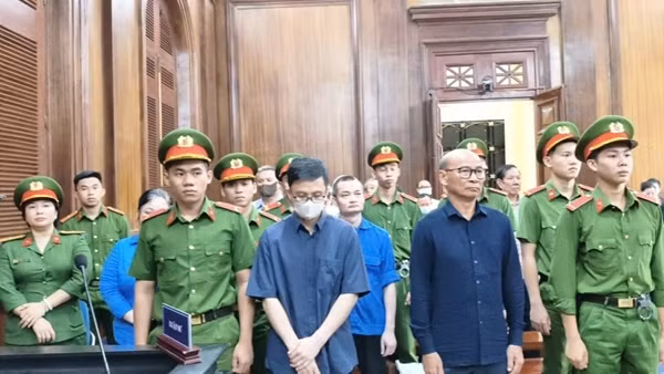Cựu Giám đốc Sở Tài chính TP Hồ Chí Minh trốn truy nã, liên hệ luật sư qua email