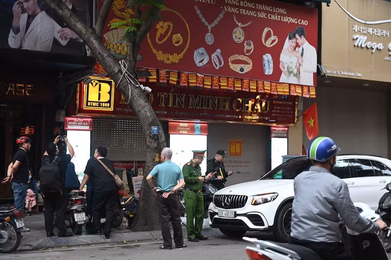 Khởi tố&nbsp;Tổng giám đốc Bảo tín Minh Châu cùng con trai gây thiệt hại cho ngân sách Nhà nước 150 tỷ đồng -1
