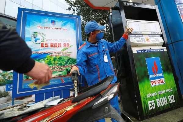Giá xăng dầu giảm mạnh, dầu diesel giảm gần 10.000 đồng một lít -0