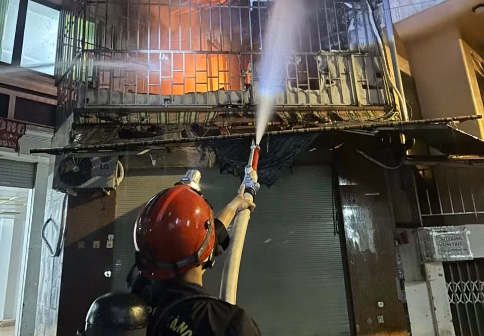Bài học nào rút ra từ các vụ cháy chết người ở những căn nhà vừa ở vừa kinh doanh -0