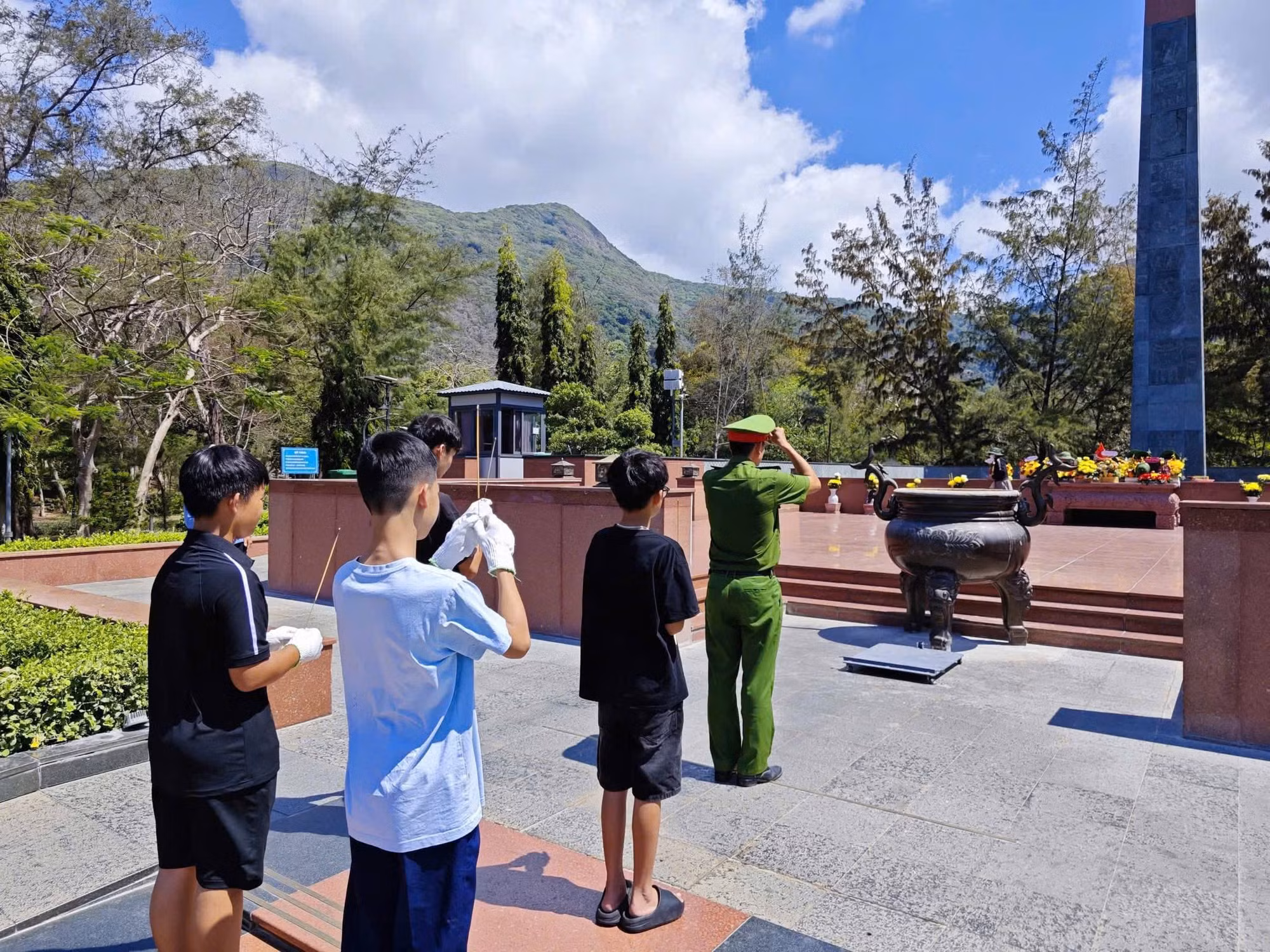 Côn Đảo: Giúp học sinh chưa ngoan chuyển biến nhận thức từ hoạt động tri ân -1