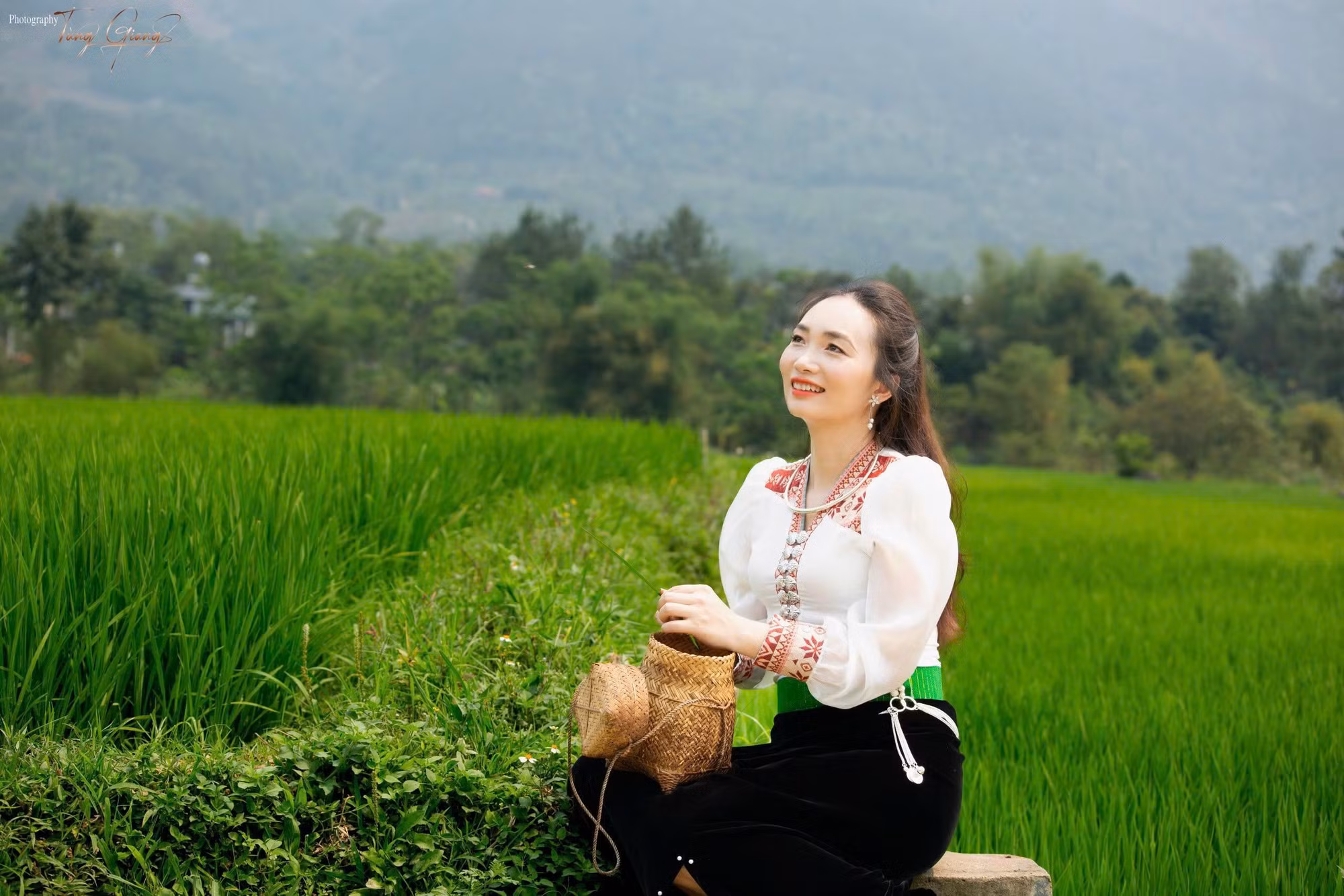Đặng Thùy Tiên - “con ngựa” trên thảo nguyên Pu Ta Leng -0