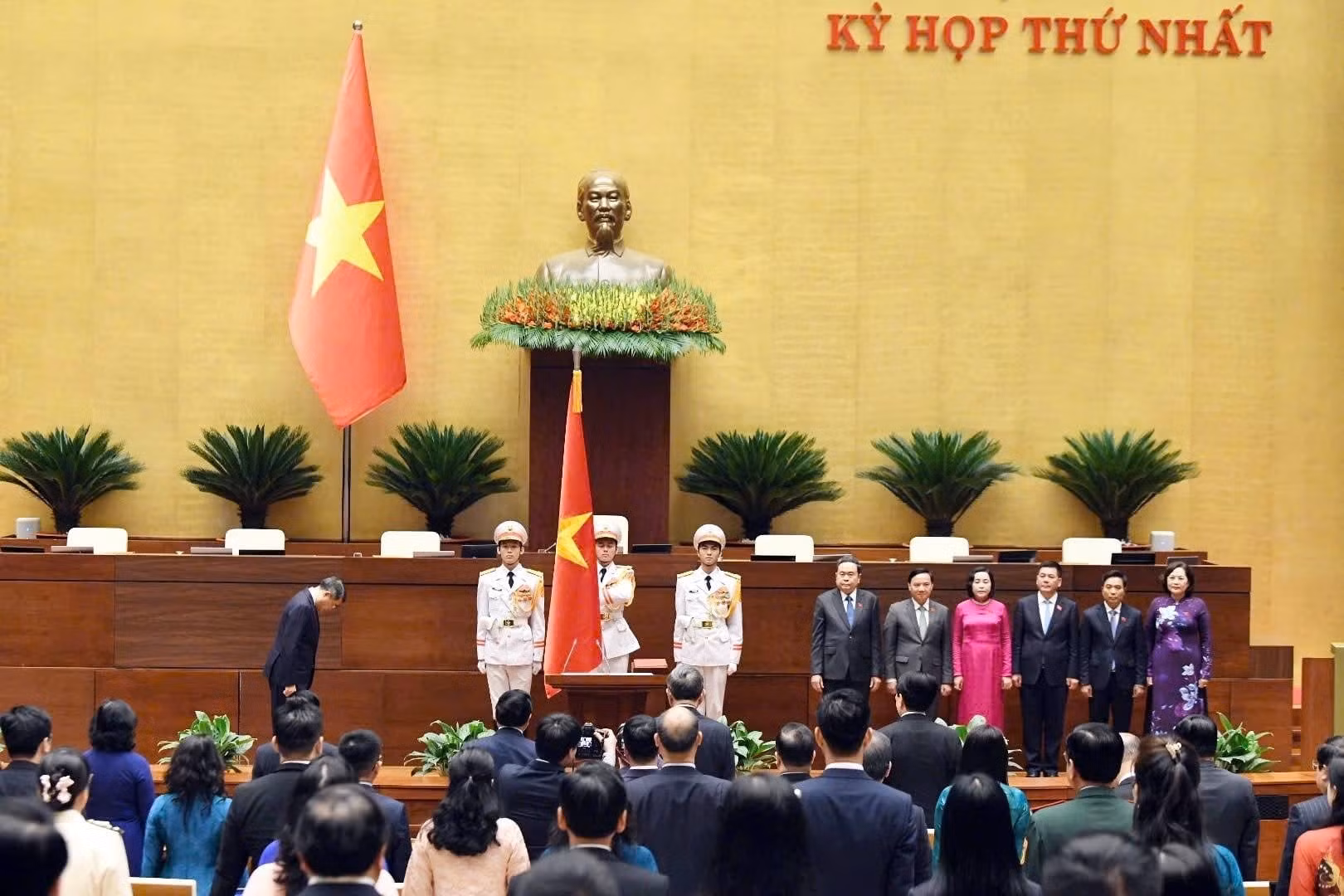 Thủ tướng Lê Minh Hưng: -0