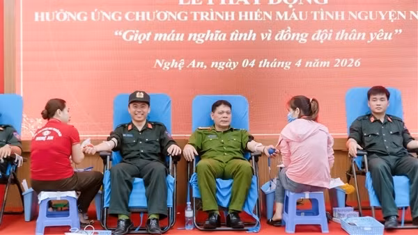 Gần 800 CBCS Trung đoàn CSCĐ Bắc Trung Bộ tham gia hiến máu tình nguyện
