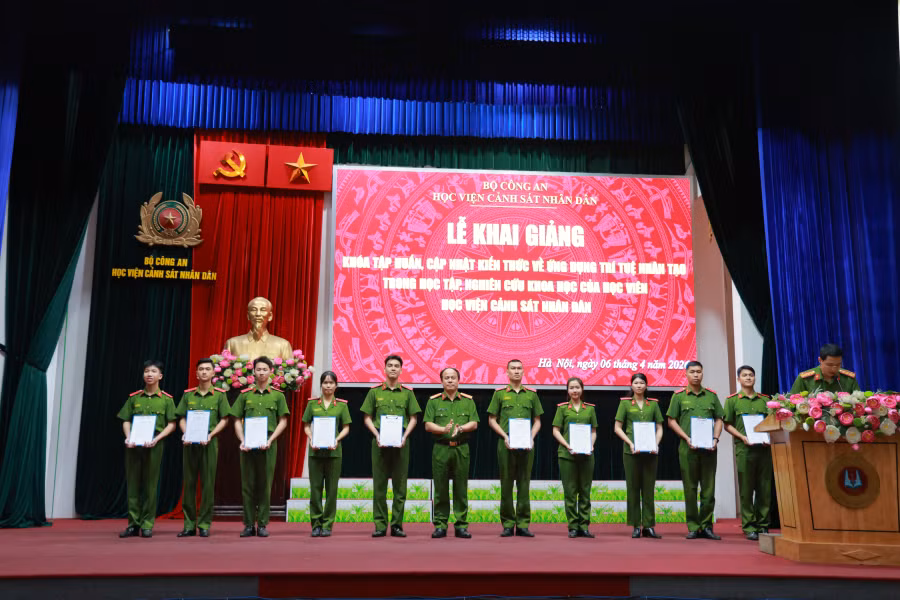 Học viện Cảnh sát nhân dân tổ chức các khóa tập huấn về AI cho hơn 5.000 học viên -0