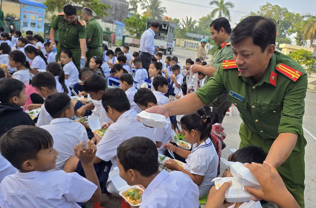 Lan tỏa phong trào thi đua “Ba nhất”: Phát huy sức trẻ Công an Vĩnh Long vì nhân dân phục vụ -0