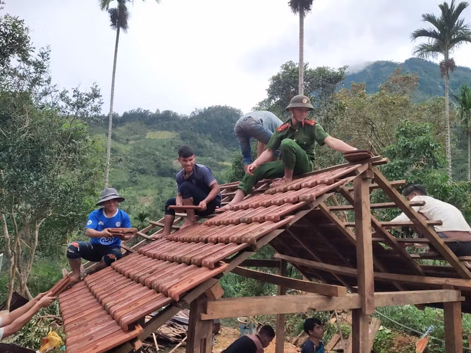 Một trưởng Công an xã vùng cao hơn 30 lần hiến máu cứu người -0