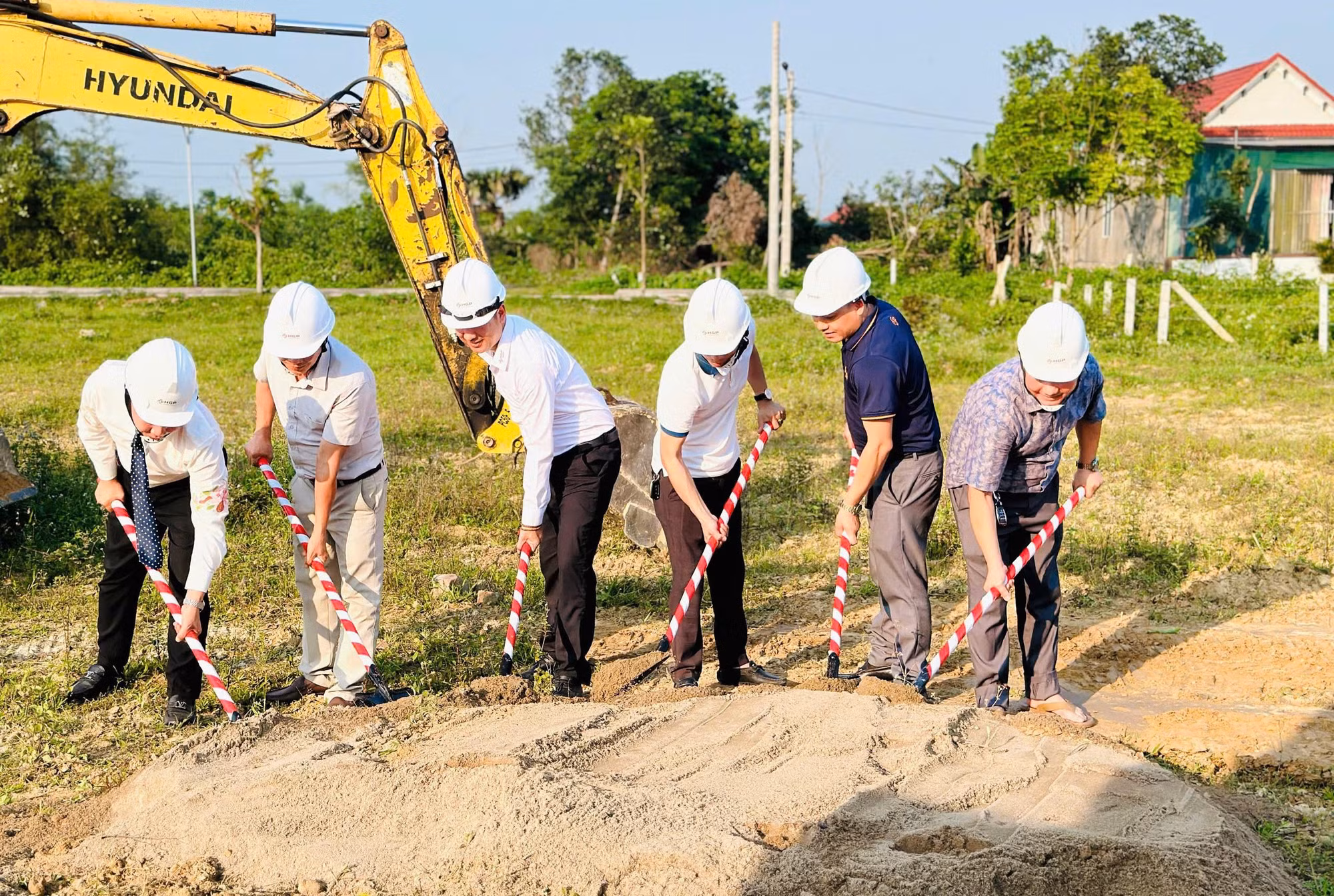 Công ty Hoàng Gia Phát tài trợ 300 triệu đồng xây dựng công viên cộng đồng -0