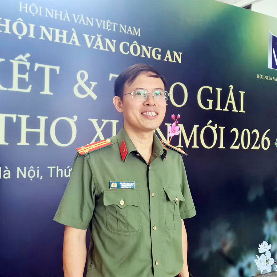 Tôn vinh sức sống bền bỉ của thơ ca -1