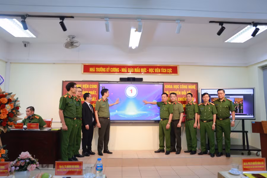 Học viện CSND khai trương phòng học trực tuyến đầu tiên kết nối với Công an địa phương -0