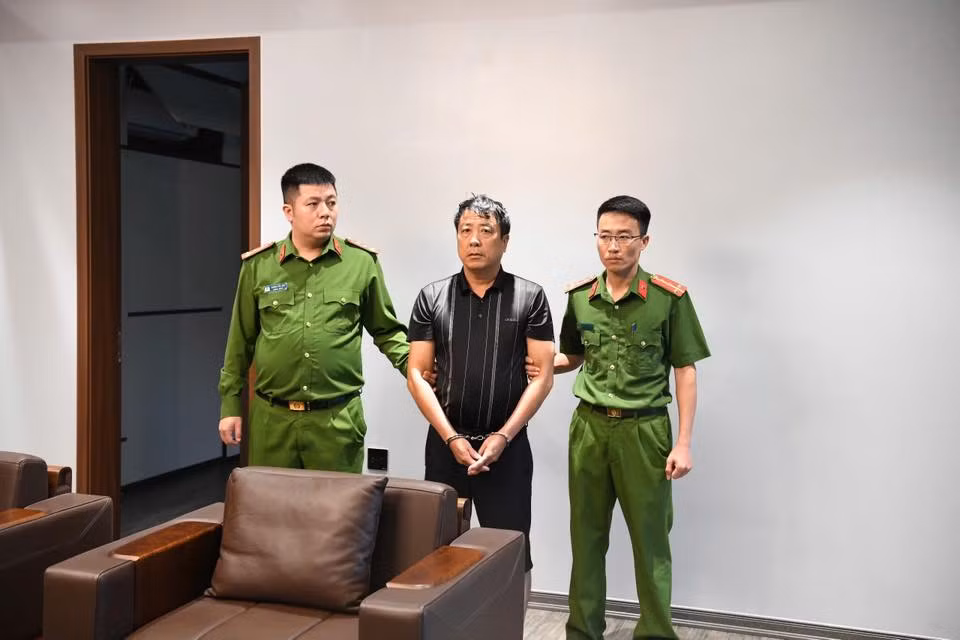Tạm giam 9 đối tượng làm giám đốc, cán bộ, nguyên cán bộ -1