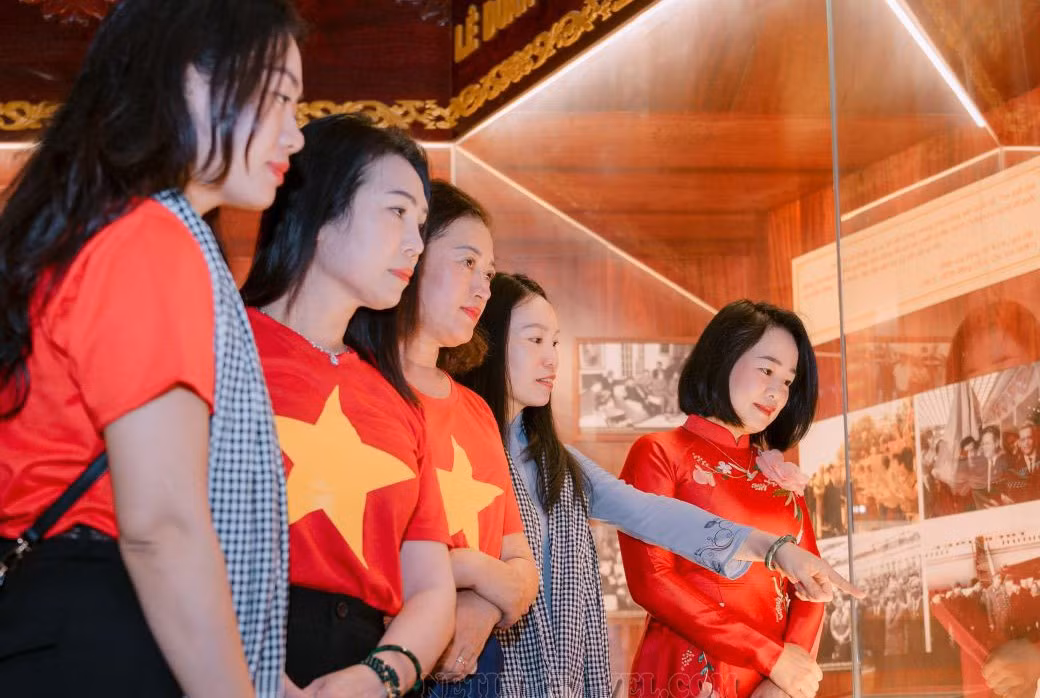 Kỷ niệm 119 năm Ngày sinh Tổng Bí thư Lê Duẩn -0