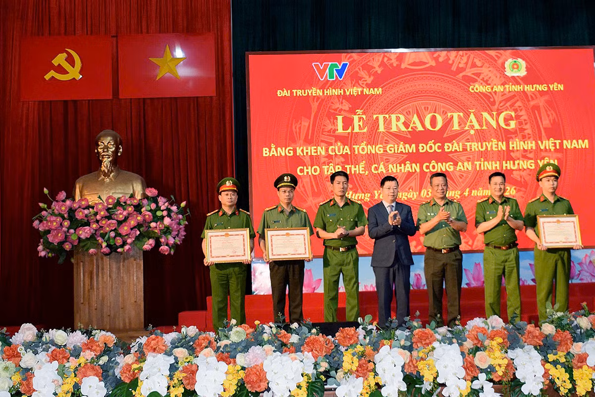 Khen thưởng các tập thể, cá nhân triệt phá vụ án “Xôi Lạc TV” -0