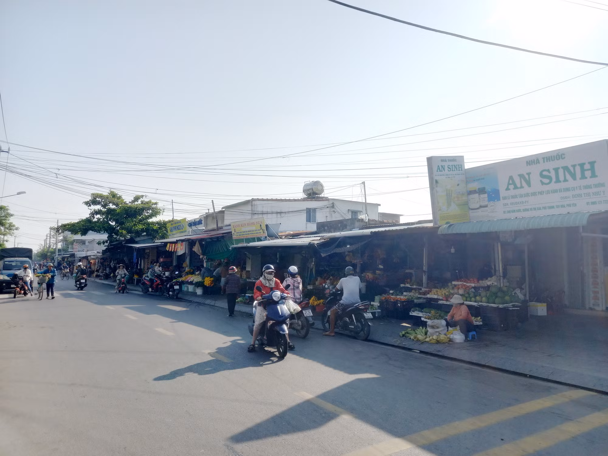 Tiểu thương chợ Hầm Nước ở Đắk Lắk bức xúc phí mặt bằng, chính quyền địa phương nói gì ? -0