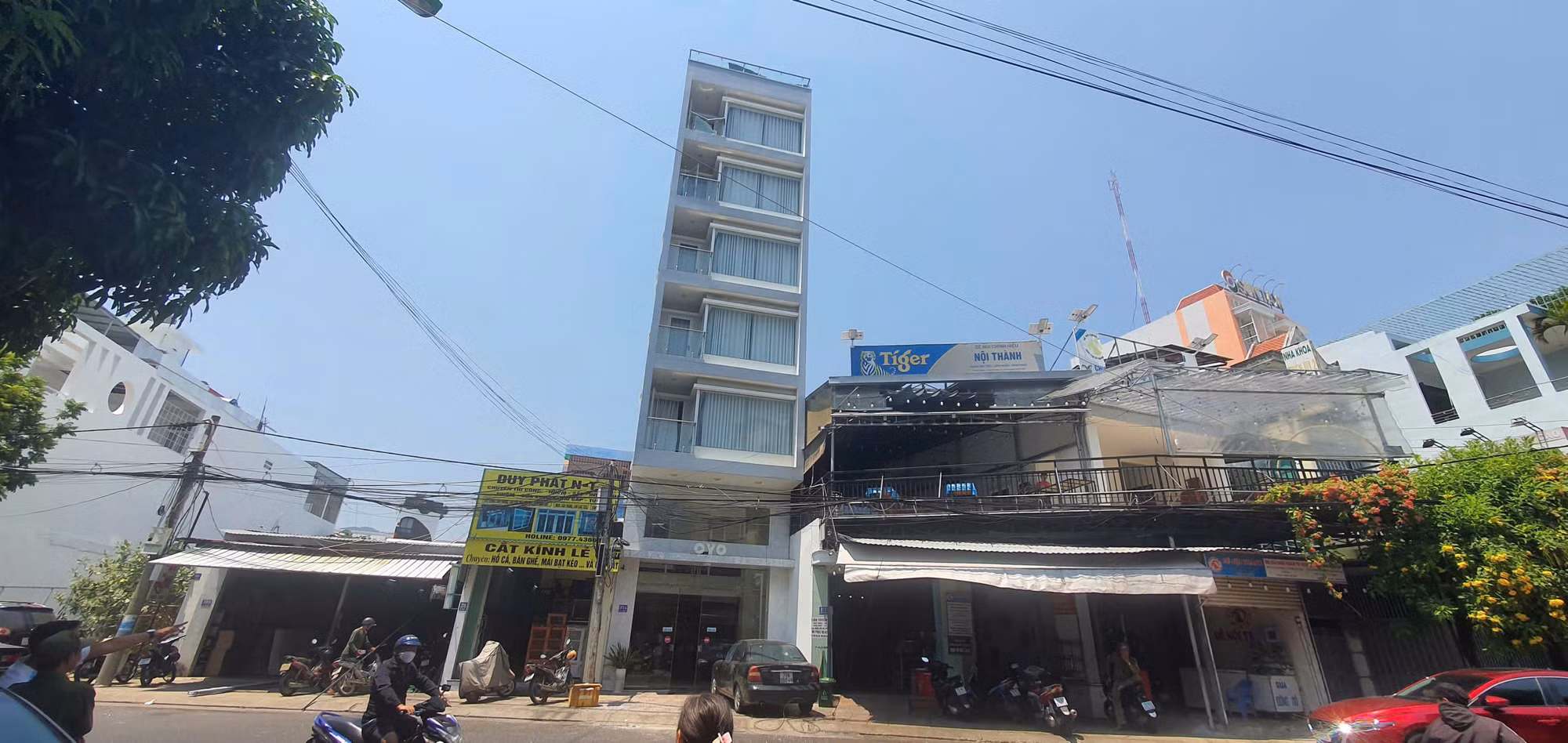 Nam thanh niên thoát chết sau khi nhảy lầu từ tầng 7 -0