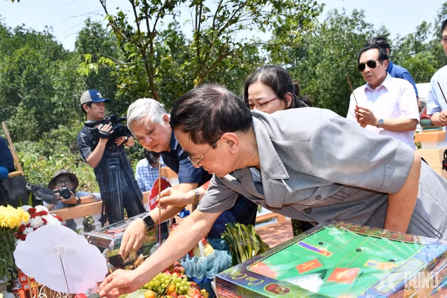 Tưởng niệm 25 năm vụ tai nạn máy bay trực thăng làm 16 người thiệt mạng tại Quảng Trị -0