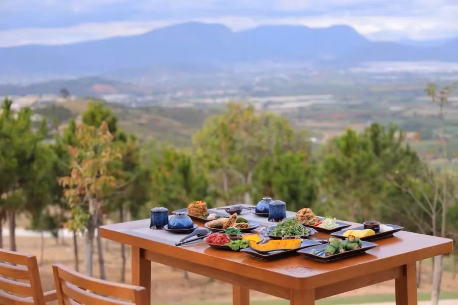 “Chạm” vào bình minh trên biển mây Samten Hills Dalat -0