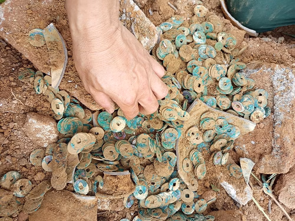Cơn sốt tiền cổ và những góc khuất -0