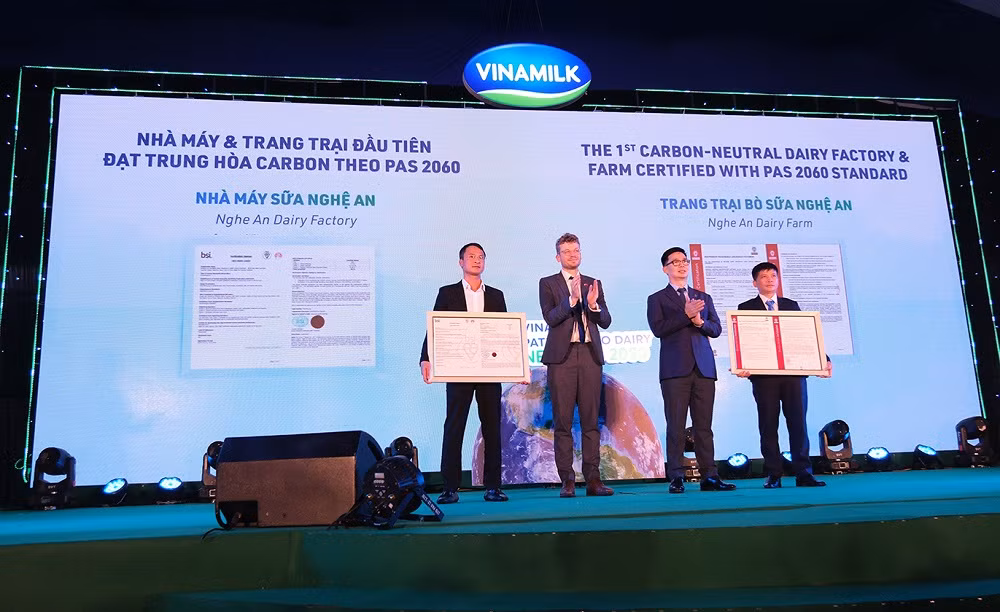 Vinamilk có các trang trại và nhà máy sữa đầu tiên tại Việt Nam đạt trung hoà Carbon -0