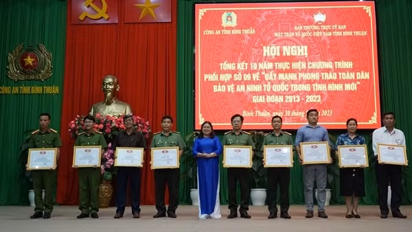 Phối hợp đẩy mạnh phong trào bảo vệ ANTQ