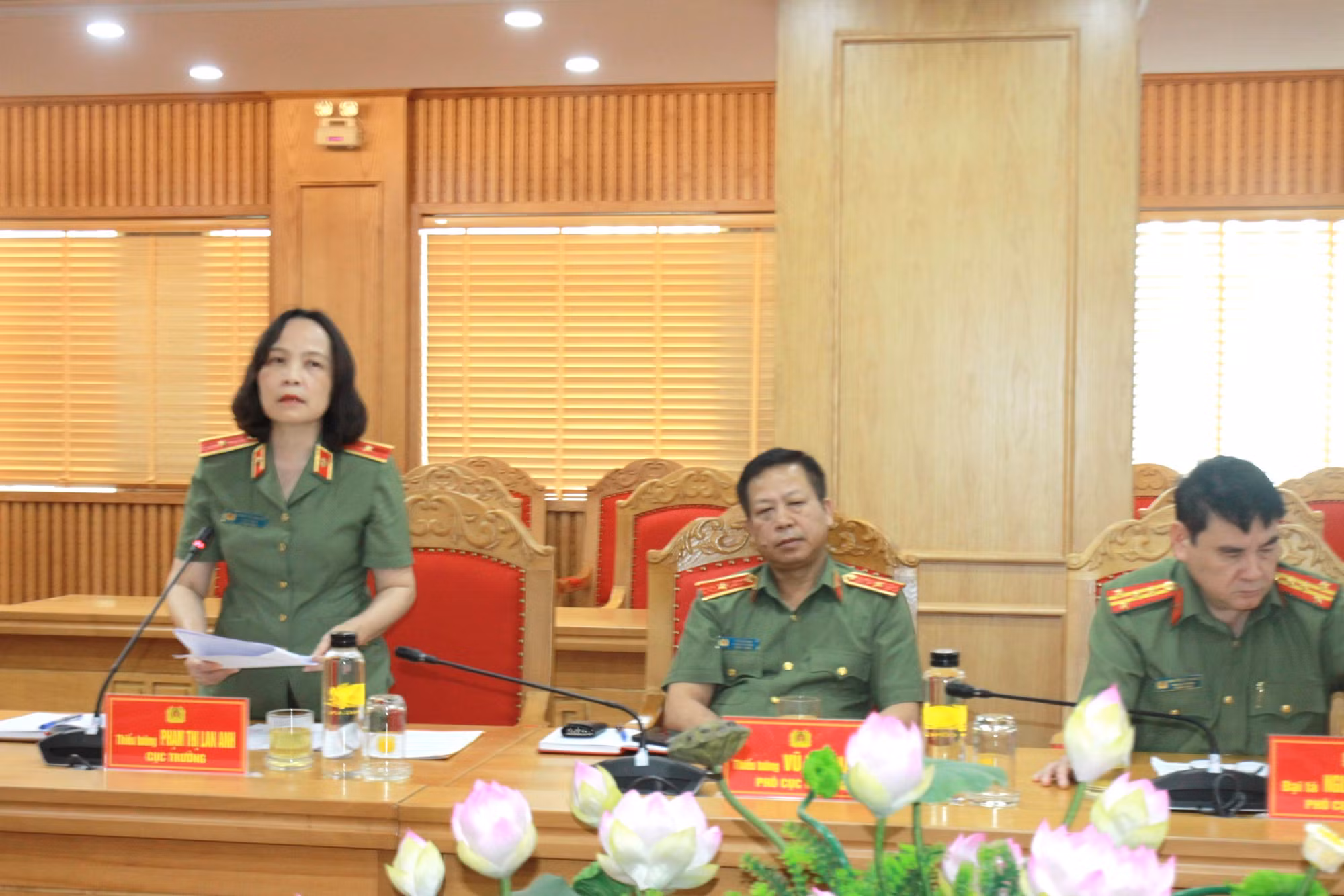 Thứ trưởng Lê Văn Tuyến làm việc với Cục Y tế nhằm rà soát, đánh giá toàn diện công tác y tế trong CAND -0