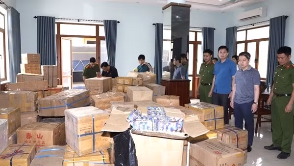 Gom 3 tấn pháo nổ rồi lên mạng rao bán