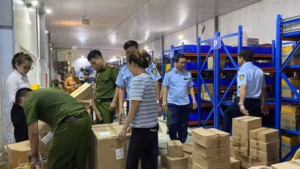 Phát hiện lô hàng điện tử "khủng" nghi nhập lậu