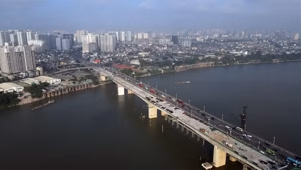 Hợp long cầu Vĩnh Tuy 2 sau hơn 2&nbsp;năm&nbsp;thi công