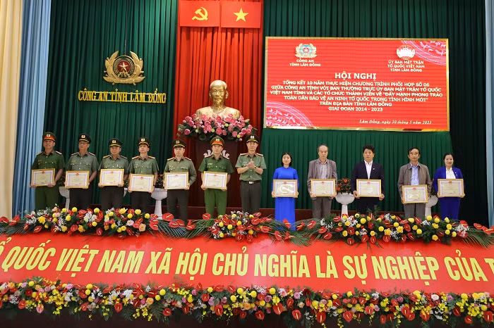 Phát huy sức mạnh quần chúng để giữ vững ANTT -0