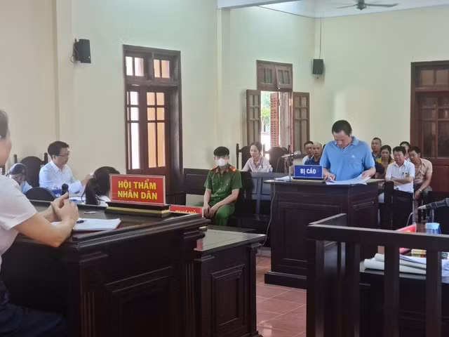  Phóng viên tống tiền Phó Chủ tịch UBND huyện lĩnh 7 năm tù -0