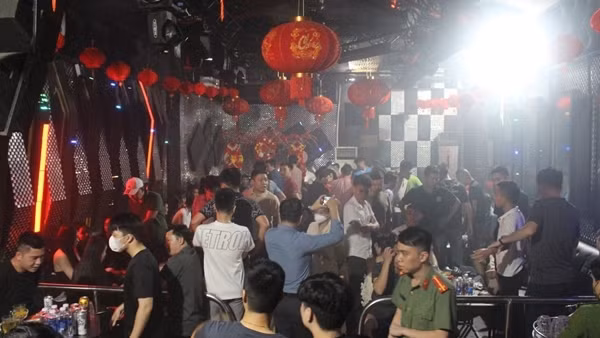 29 đối tượng dương tính với ma tuý bay lắc trong quán bar