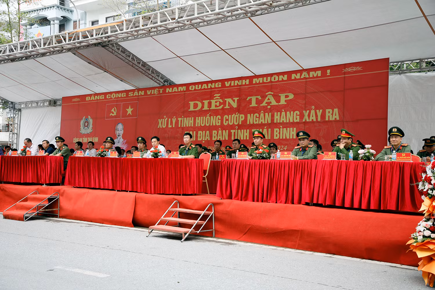 Công an Thái Bình diễn tập xử lý tình huống cướp ngân hàng &nbsp;&nbsp; -0