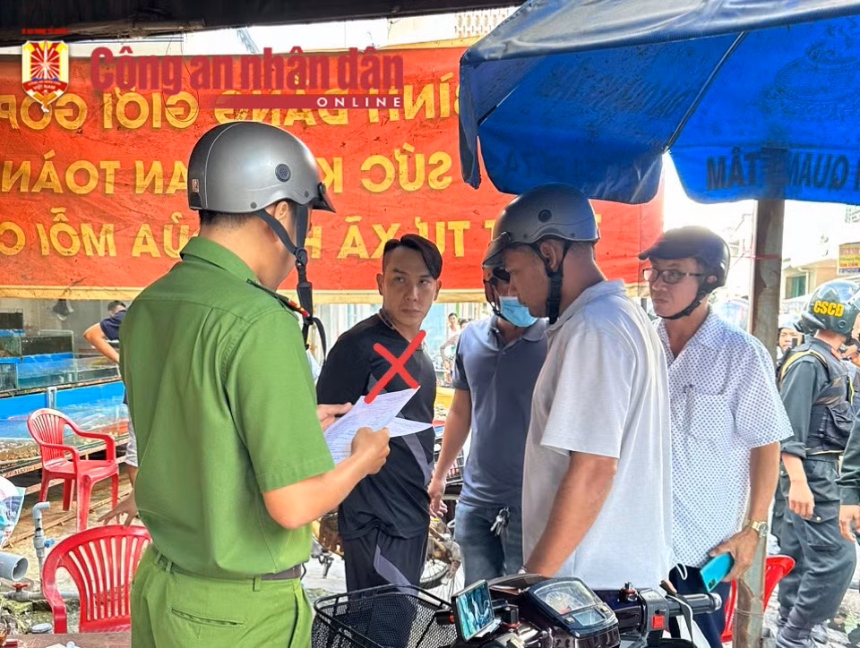 Bắt “Hiếu gà”, hung thần cho vay lãi nặng ở chợ Sóc Trăng -0