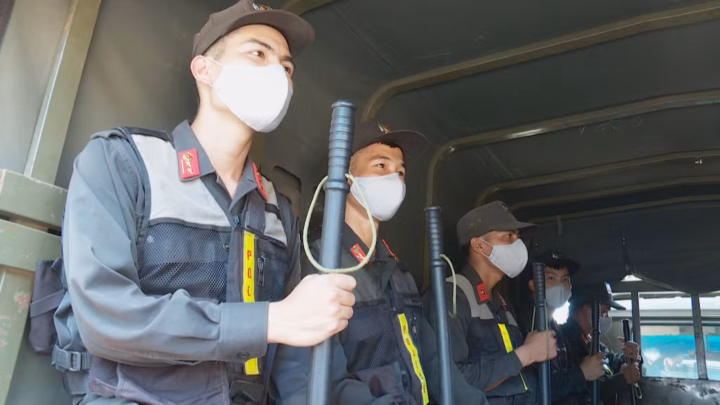 Tiếp tục tăng cường hơn 300 Cảnh sát cơ động tại các chốt cửa ngõ TP Hồ Chí Minh -3