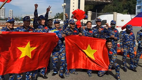 Đánh dấu bước phát triển mới, tiến thẳng lên hiện đại của Hải quân Việt Nam ảnh 2