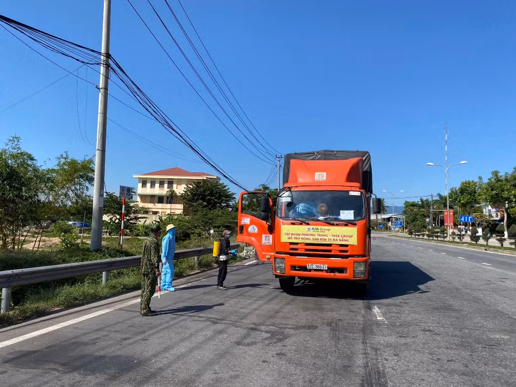 Test nhanh nhanh kháng nguyên phát hiện tài xế xe tải dương tính SARS-CoV-2 -0